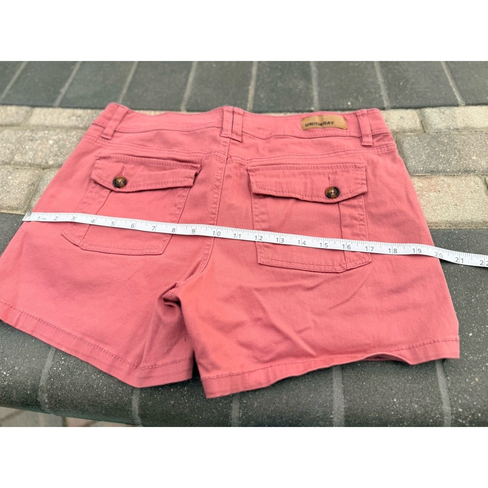 Union Bay Woman's Cargo Shorts Size 11 Rose Colored Cotton Button Pockets - Picture 4 of 10